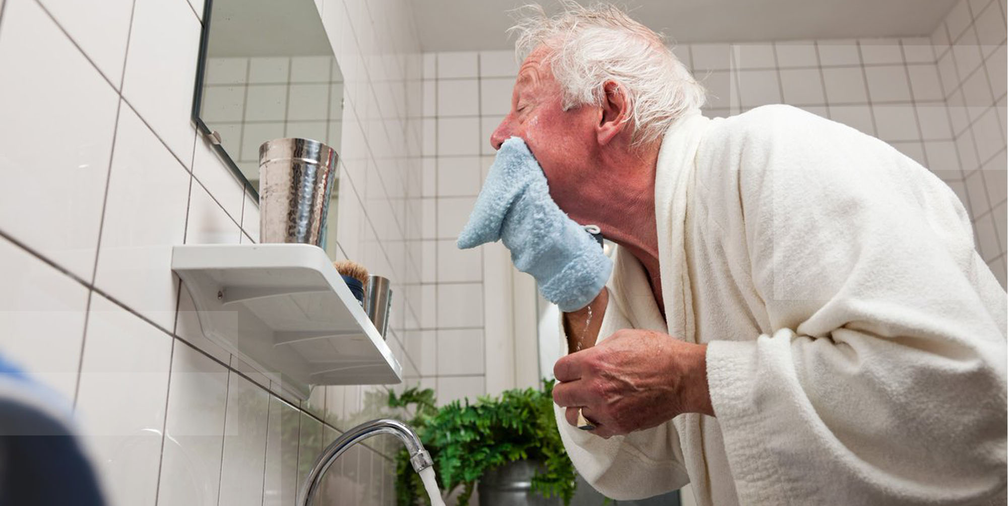 Personal hygiene old man cleaning face featured image